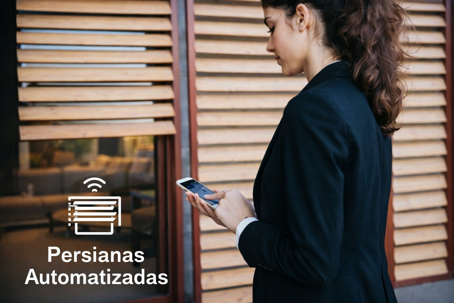 persona_abriendo_persiana
